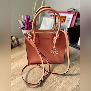 That’s is a beautiful crossbody bag semi new